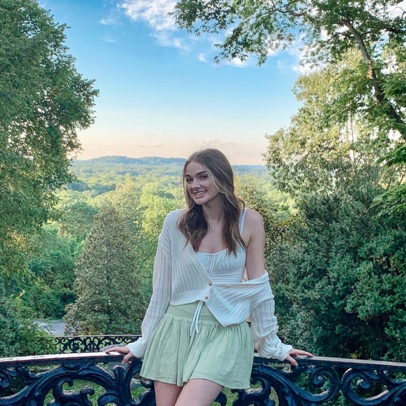 Meet your Posher, Kimberly - Picture 1 of 1